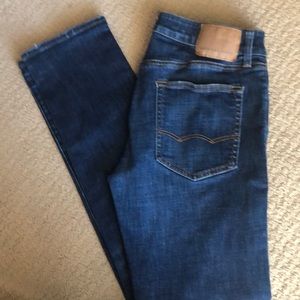 American Eagle men’s jeans